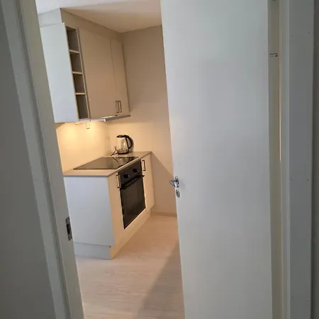 Two Bedrooms Luxury With Free Parking Apartment *